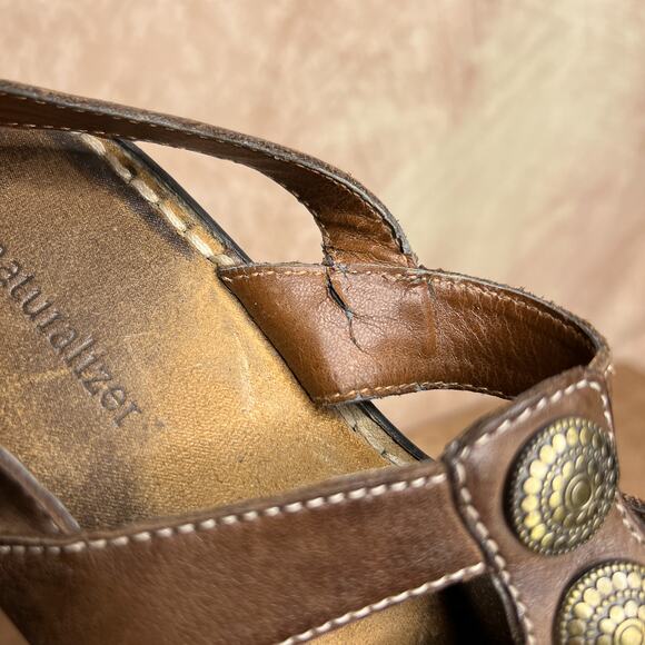 Naturalizer Low Heel Gladiator Sandals Brown Strappy Leather Floral Medallions - Picture 6 of 13